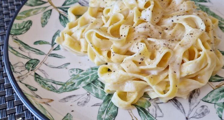 Pasta Alfredo Fetuccini