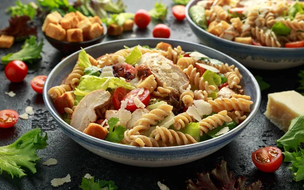 Pasta con ensalada